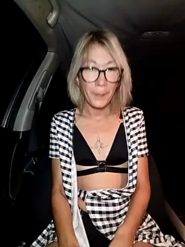 Snapshot of Timide_girl2 chatting on 21, 10, 2025 Timide girl2 online show from 21, 10, 2025