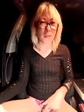 Snapshot of Timide_girl2 chatting on 15, 9, 2025 Timide girl2 online show from 15, 9, 2025