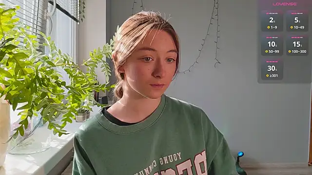 Snapshot of monlight__dana chatting on 1, 2, 2025 monlight dana online show from 1, 2, 2025