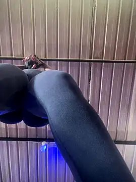 Berry Bans online show from 19, 11, 2025