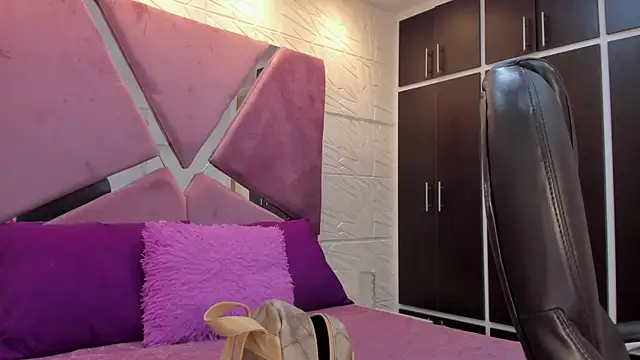 Charlotte Ice1 online show from 28, 11, 2025