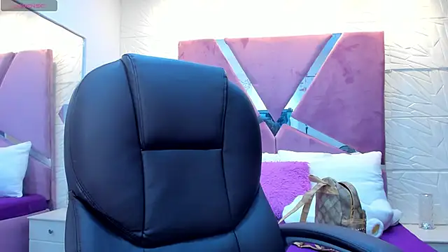 Charlotte Ice1 online show from 10, 10, 2025