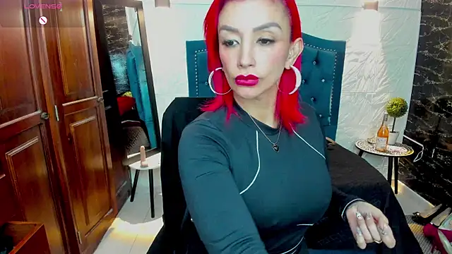 RedQueenMilf online show from 17, 10, 2025