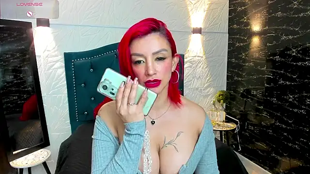 RedQueenMilf online show from 22, 9, 2025