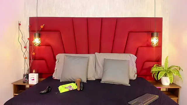 LadyLuminary online show from 4, 12, 2025