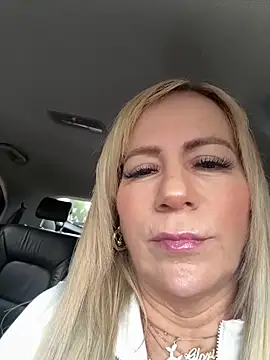 LARIANA RIVERA23 online show from 23, 4, 2026