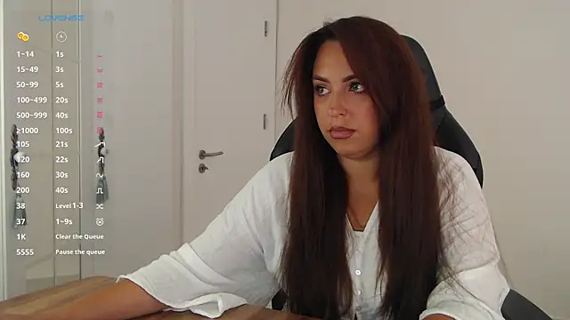  Just a queen 3 online show from 4, 7, 2026