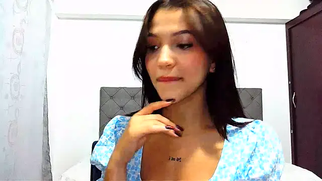 LunaF04 online show from 7, 1, 2025