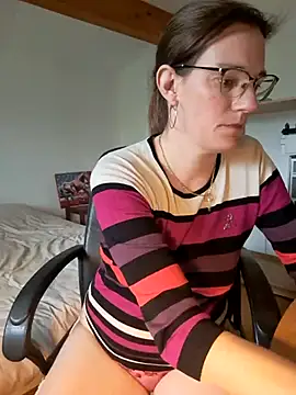 SpiceLea online show from 10, 3, 2025