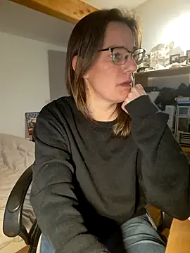 SpiceLea online show from 6, 3, 2025