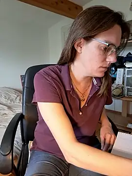 SpiceLea online show from 4, 3, 2025