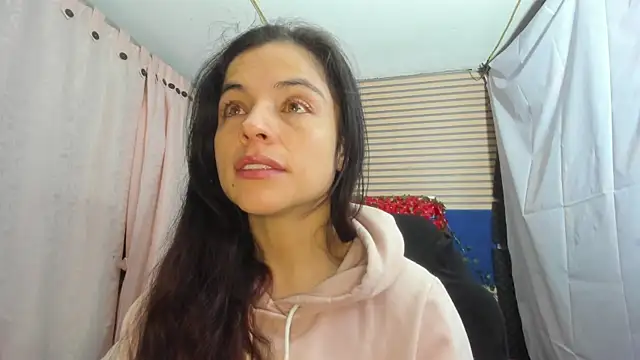Snapshot of rosse_2504 chatting on 8, 7, 2026 rosse 2504 online show from 8, 7, 2026