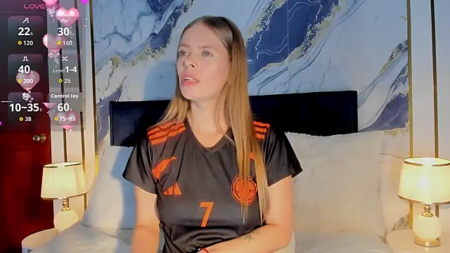Snapshot of Laurablue chatting on 23, 6, 2026 Laurablue online show from 23, 6, 2026