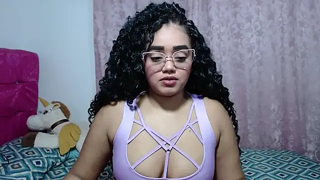 kiara milf  online show from 8, 11, 2025