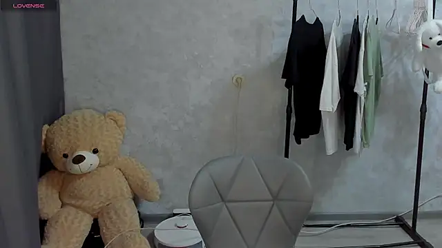 Diana twerk online show from 8, 5, 2026