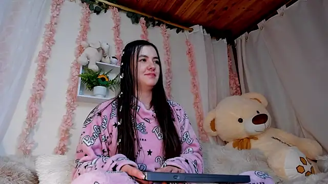 Idara and Edahi01 online show from 14, 11, 2025