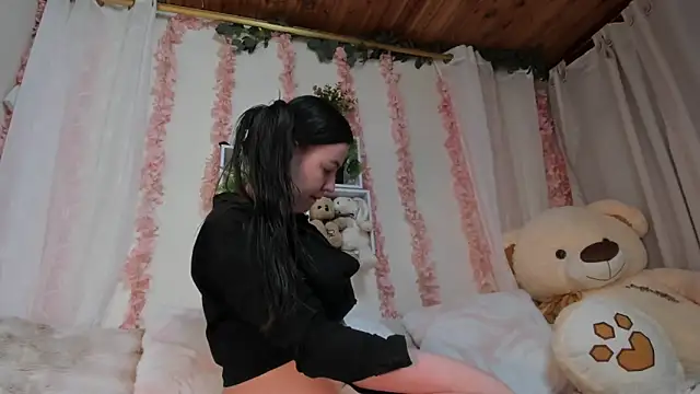 Idara and Edahi01 online show from 18, 12, 2025