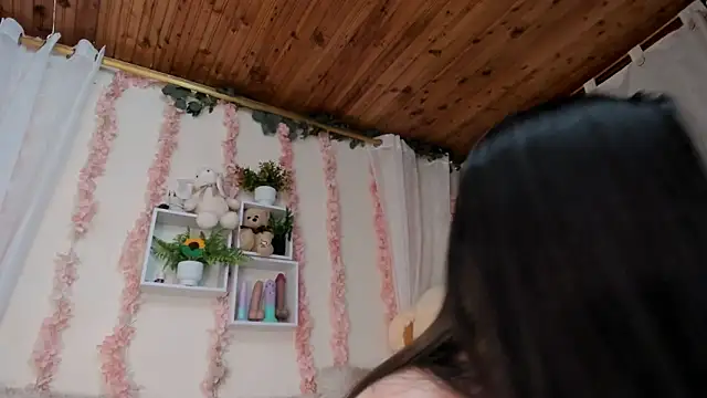 Idara and Edahi01 online show from 4, 3, 2026