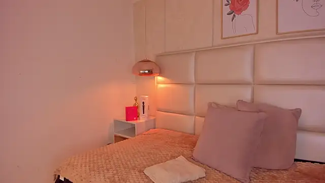 Aily Yozuko online show from 19, 12, 2025