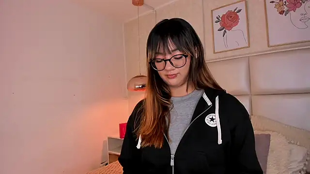 Aily Yozuko online show from 17, 12, 2025