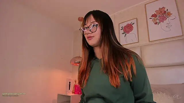 Snapshot of Aily_Yozuko chatting on 17, 10, 2025 Aily Yozuko online show from 17, 10, 2025