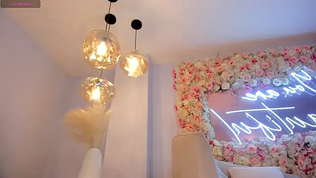 DonnaStonne online show from 10, 3, 2025