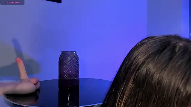 DonnaStonne online show from 8, 3, 2025