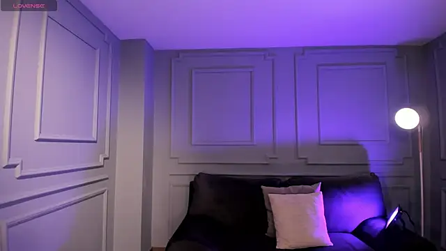 DonnaStonne online show from 1, 10, 2025