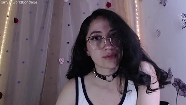 Snapshot of Tanya_WorldBondage chatting on 5, 6, 2026 Tanya WorldBondage online show from 5, 6, 2026