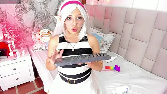 EmilyyGomez online show from 28, 2, 2025