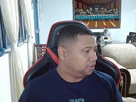 Snapshot of Hoowar2012 chatting on 3, 11, 2025 Hoowar2012 online show from 3, 11, 2025