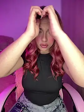 Snapshot of YovngBaby chatting on 4, 12, 2025 YovngBaby online show from 4, 12, 2025