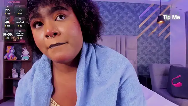 Snapshot of NiiaMoore chatting on 8, 11, 2025 NiiaMoore online show from 8, 11, 2025