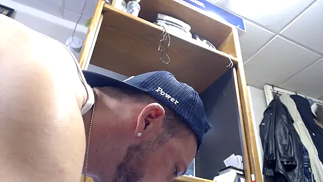 tongueispowerr6d9 online show from 2, 1, 2025