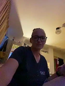 KikiDenhaag online show from 5, 7, 2026