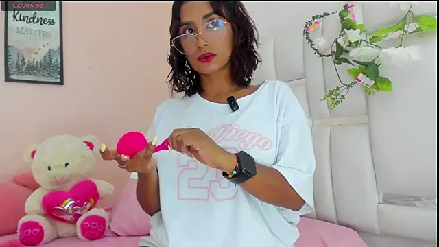 Snapshot of Vivi_bless chatting on 19, 6, 2026 Vivi bless online show from 19, 6, 2026