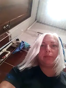 Snapshot of cutecatXXX chatting on 8, 10, 2025 cutecatXXX online show from 8, 10, 2025