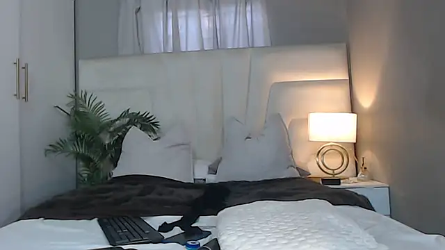 naughtyblackdolie online show from 17, 3, 2026