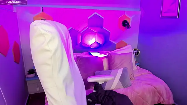 Snapshot of Hanna__Becker_ chatting on 24, 1, 2025 Hanna Becker online show from 24, 1, 2025