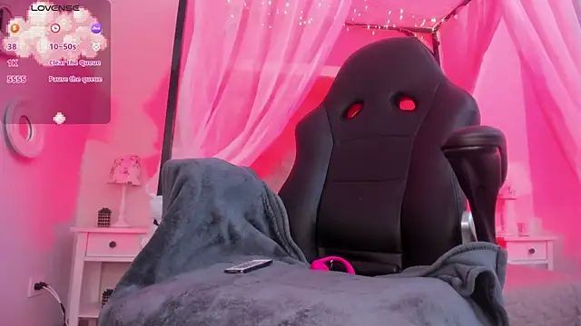 Snapshot of Hanna__Becker_ chatting on 5, 11, 2025 Hanna Becker online show from 5, 11, 2025