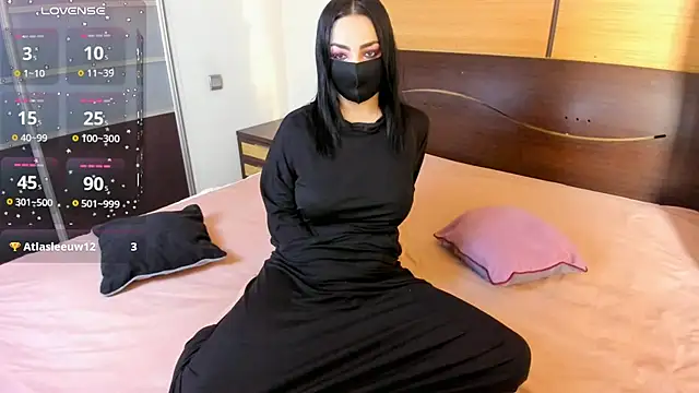 Snapshot of habibi_moon chatting on 25, 11, 2025 habibi moon online show from 25, 11, 2025