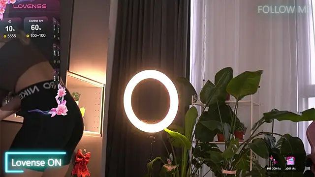 EmilyRaymont online show from 15, 12, 2025