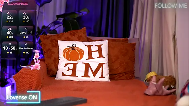 EmilyRaymont online show from 21, 11, 2025