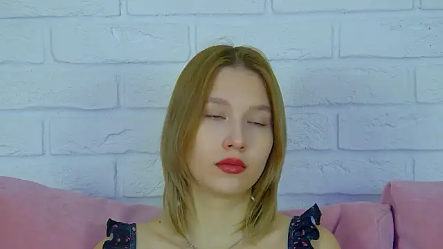 LiliLinn online show from 3, 10, 2025