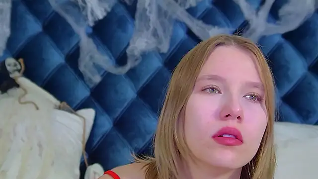 LiliLinn online show from 25, 10, 2025