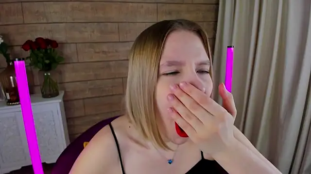 LiliLinn online show from 18, 3, 2025