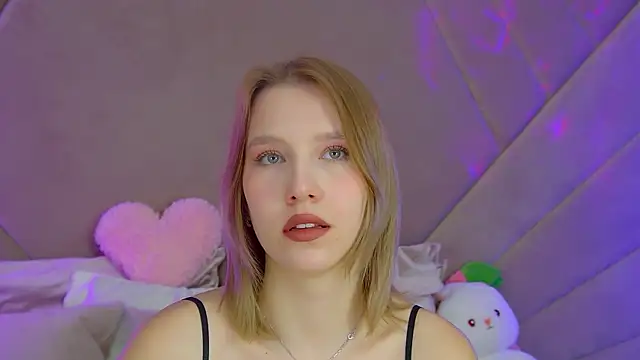 LiliLinn online show from 6, 10, 2025