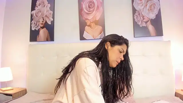 Sweetdreamses  online show from 5, 2, 2025