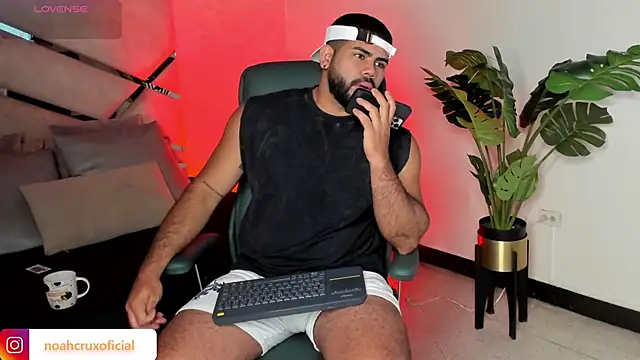 noah crux online show from 15, 9, 2025