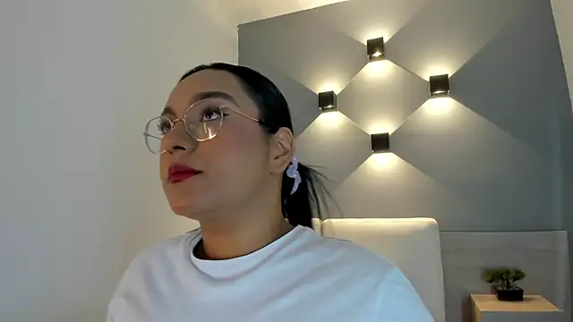 Snapshot of ellamontoya chatting on 27, 10, 2025 ellamontoya online show from 27, 10, 2025